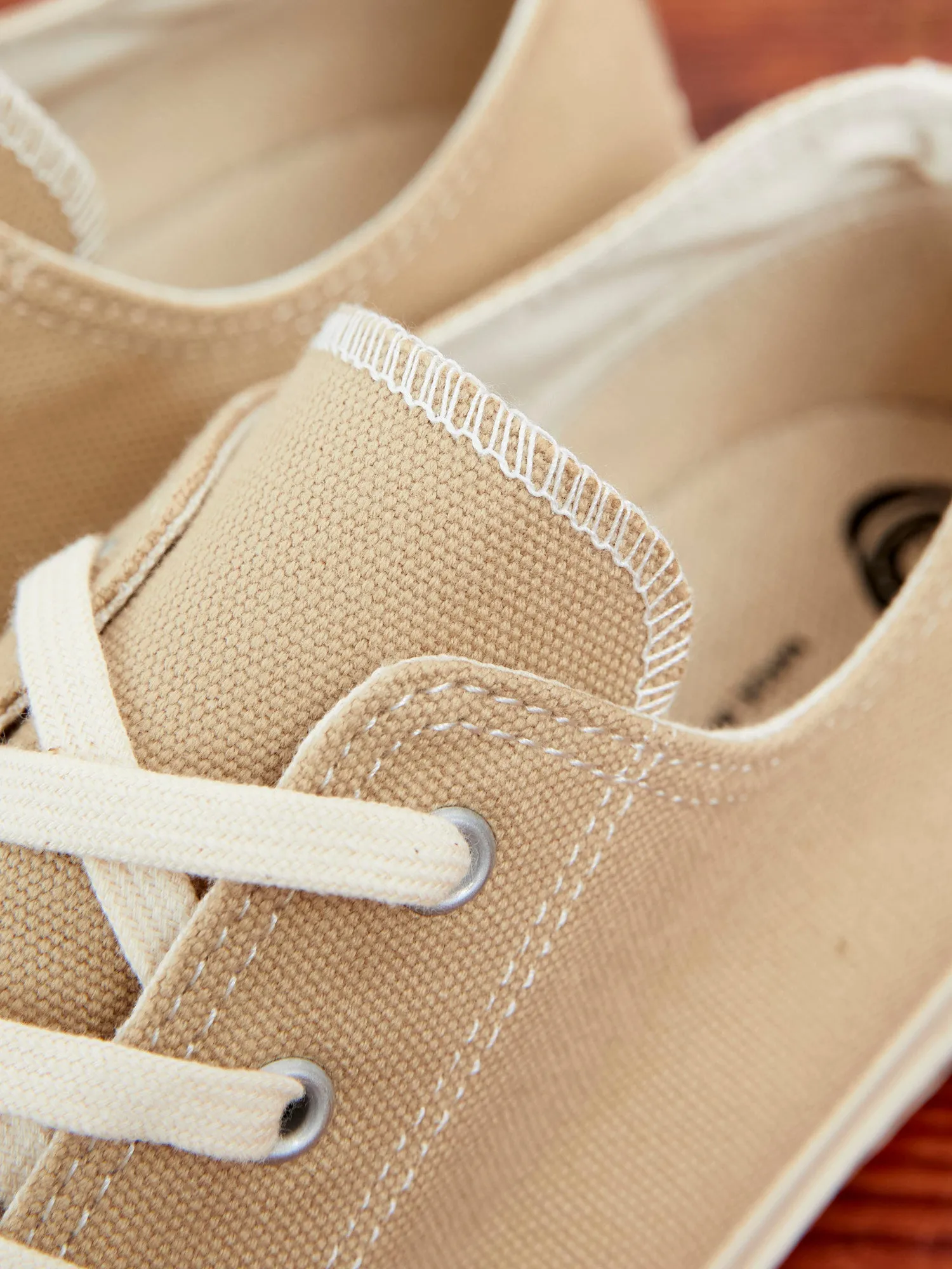 01JP Low Top Sneaker in Beige