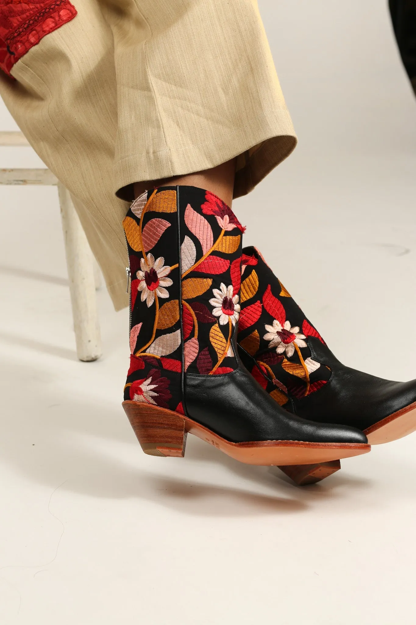 BLACK LEATHER BLACK EMBROIDERED WESTERN BOOTS X ANTHROPOLOGIE