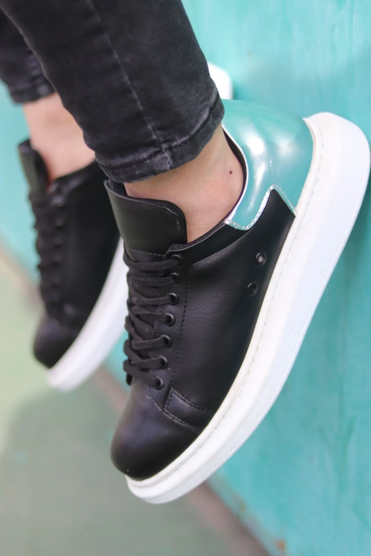 Black Silver Sneaker CH259