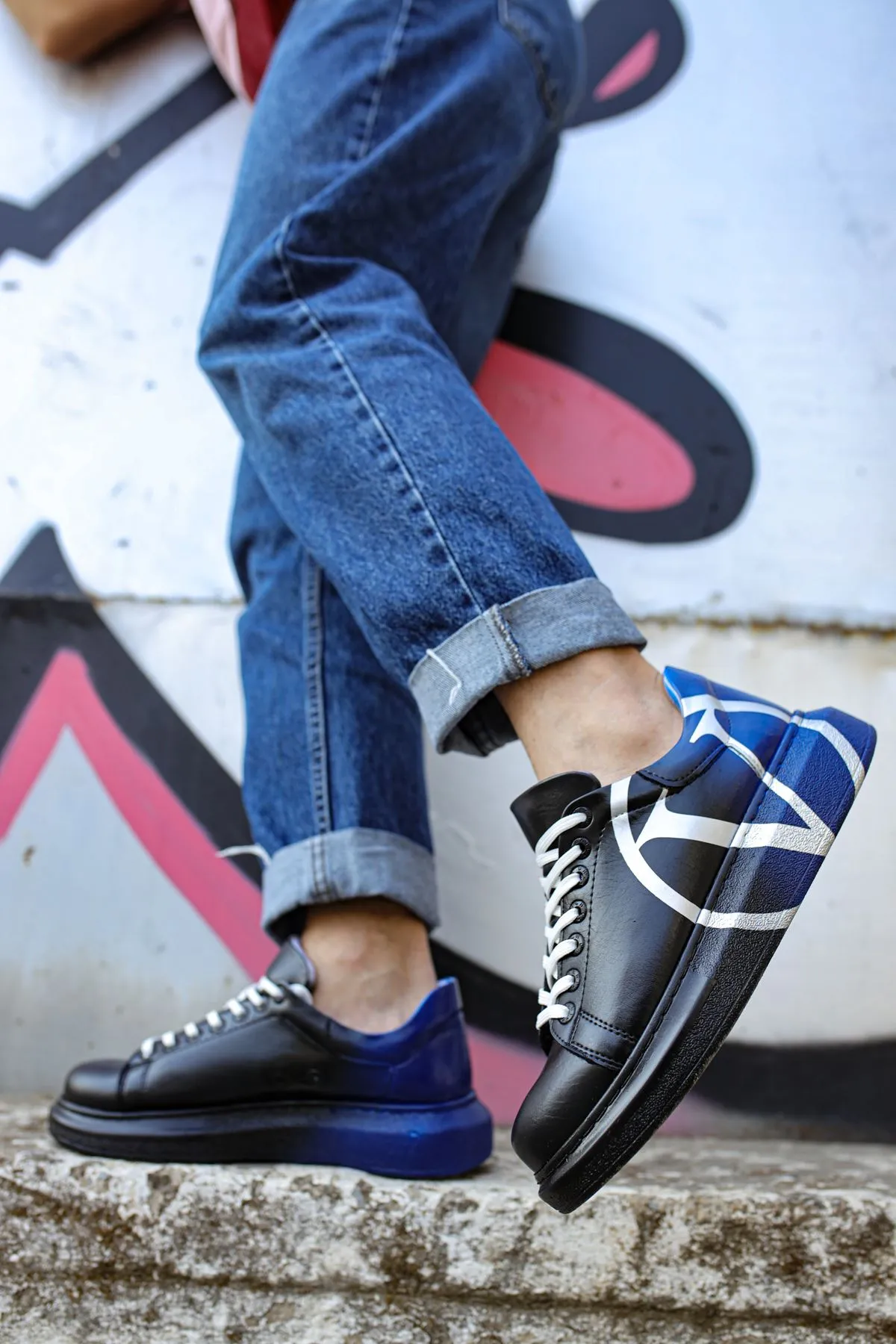 Blue Graffiti Sneaker CH407