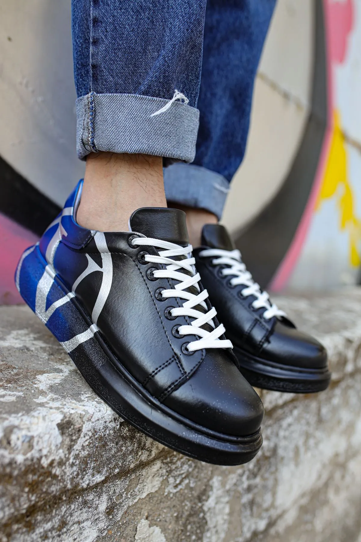 Blue Graffiti Sneaker CH407