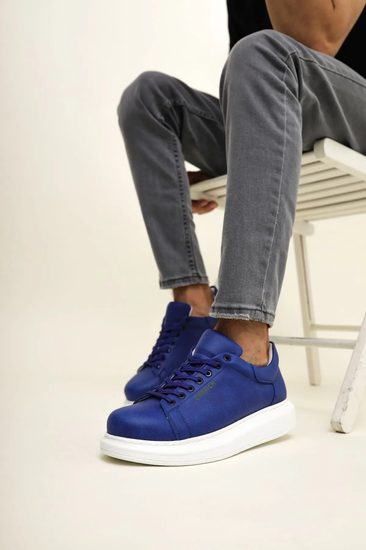 Blue Sneaker CH257