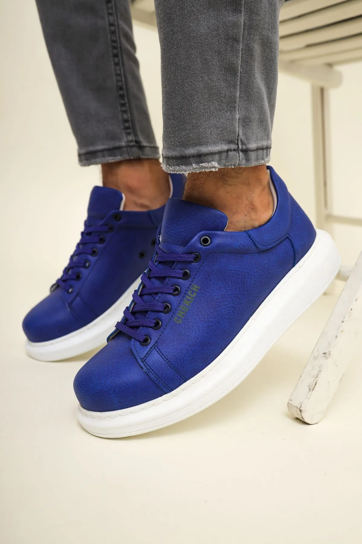 Blue Sneaker CH257