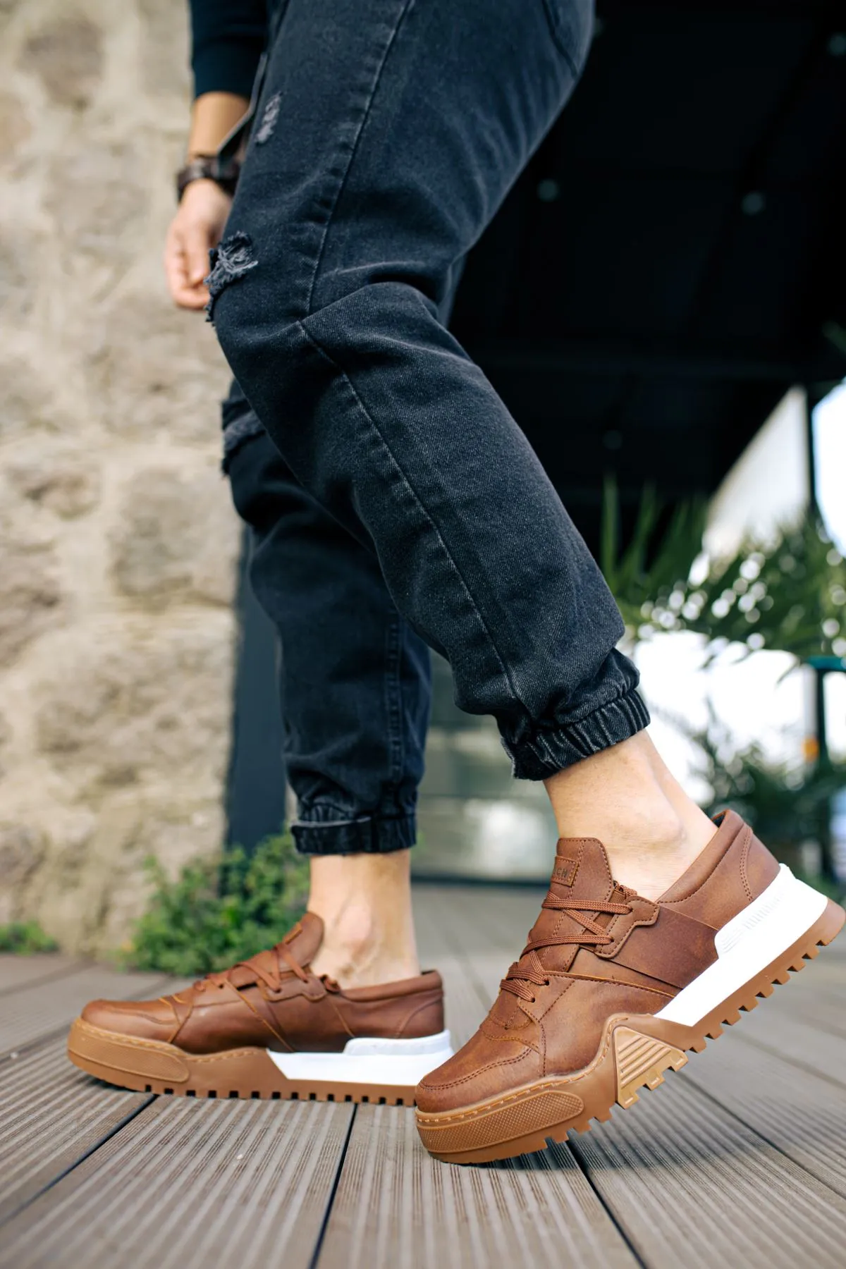 Brown Sneaker CH067