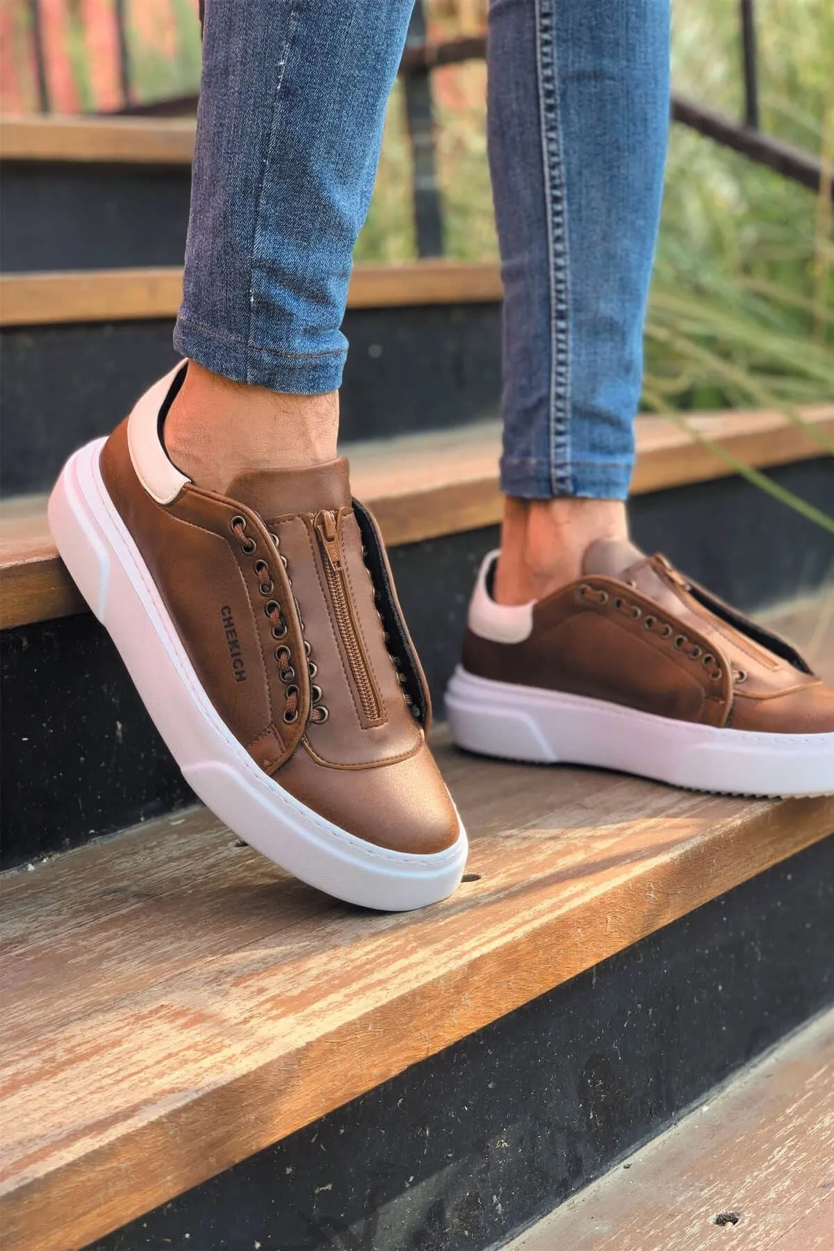 Brown Sneaker CH092