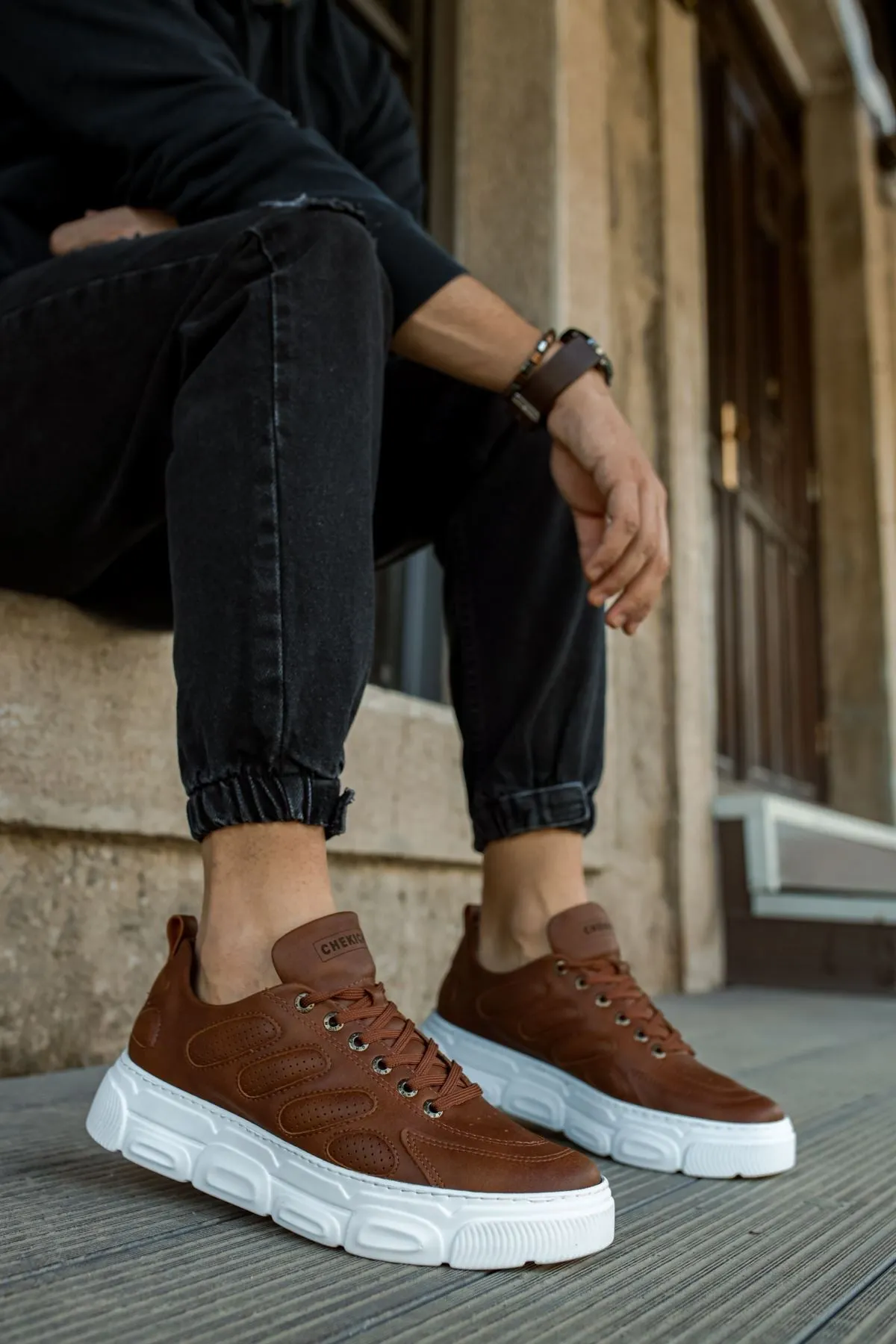 Brown Sneaker CH105