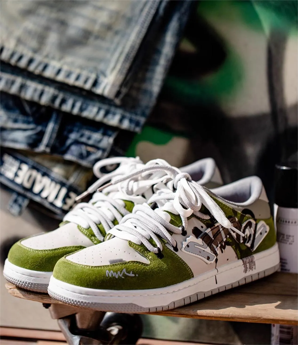 Graffiti | Green Sneakers