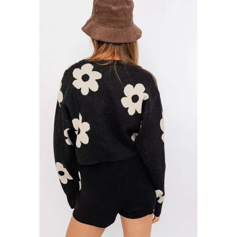 LONG SLEEVE CROP SWEATER WITH DAISY PATTERN